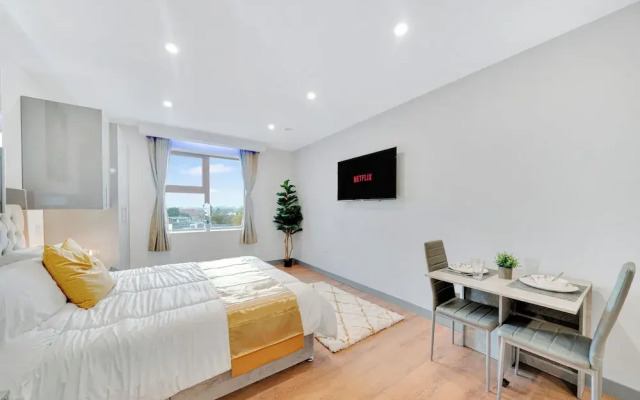 Studio Apartment in London - Ilford, East London