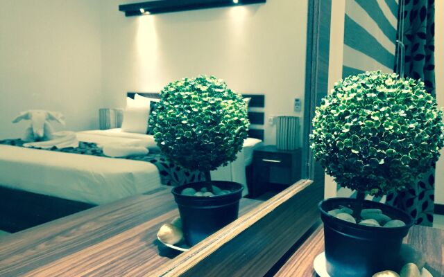 8 Plus Motels