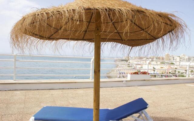 Sea front studio with spacious balcony Santa Clara