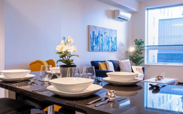 Comfy DT Loft w Parking Rooftop Patio BBQ Gym