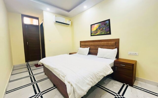 Roomshala 168 Startlight Suites