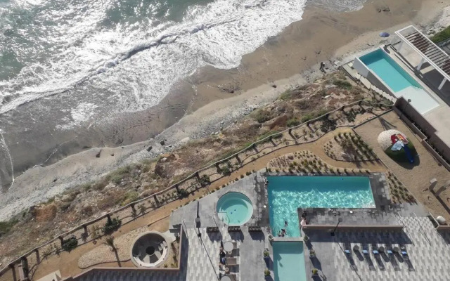 Luxury Beach Condo with Pool