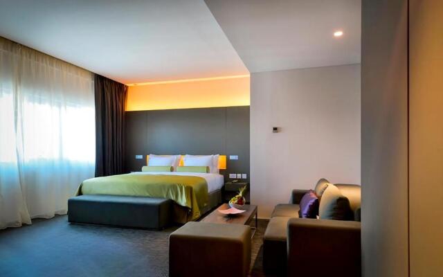 72 Hotel