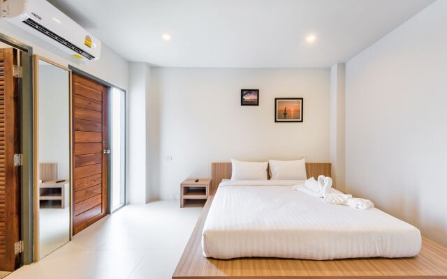 Phuket Marine Poshtel (SHA Plus+)