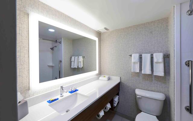 Holiday Inn Express Nashville Downtown - Broadway by IHG
