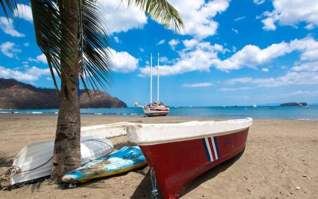 Beautiful 2 Bedroom Pacifico Condo by the Pool