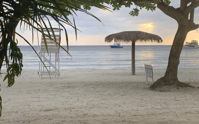 Relax In Jamaica - Enjoy 7 Miles Of White Sand Beach! 1 Bedroom Villa by RedAwning