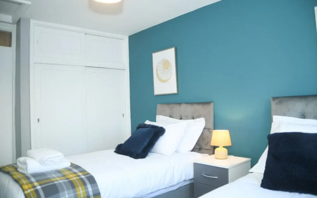 2ndhomestays -willenhall-charming 3-bedroom Home
