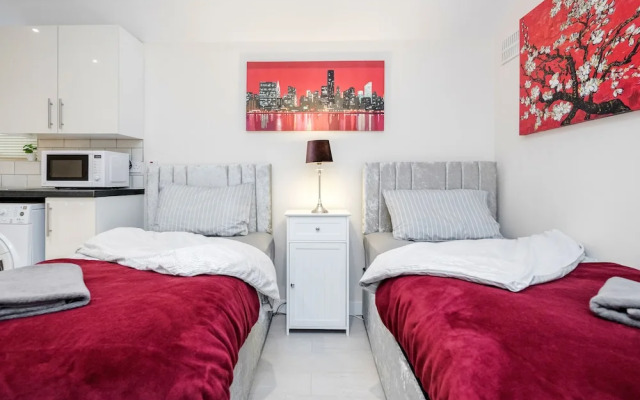 Bedford Hospital Studio Apartment - Victoria D