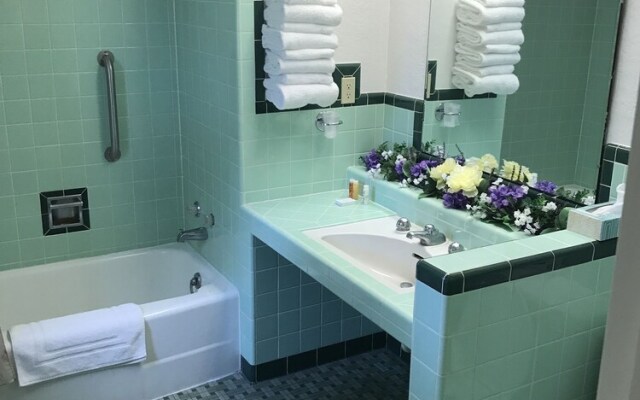 The Evergreen Inn - Motel and RV Park
