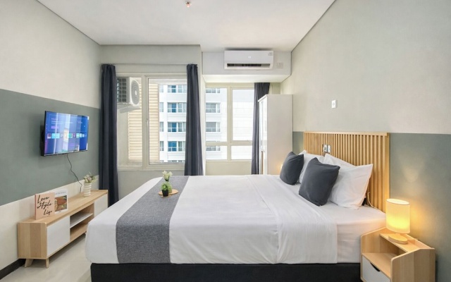 Strategic And Neat Studio At Nifarro Park Apartment – Guest Rooms – Jakarta