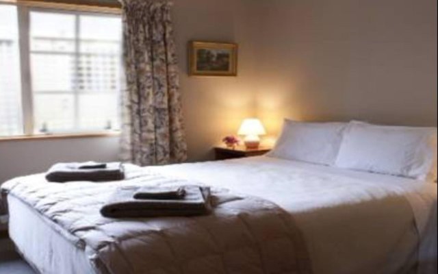 Silver Peaks Lodge Bed & Breakfast