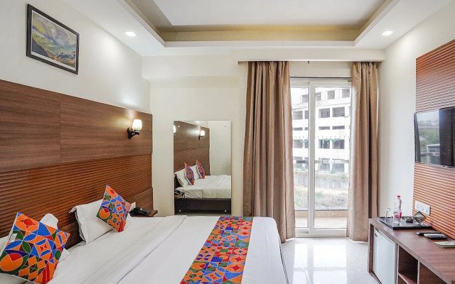 Fabhotel Grace Inn