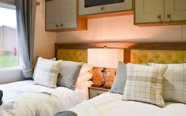 Luxury Boutique Style Lodge With hot tub
