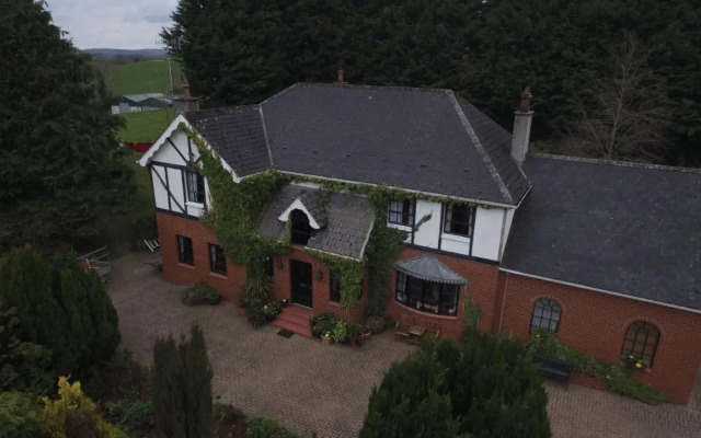 Pinewood Lodge Bed And Breakfast