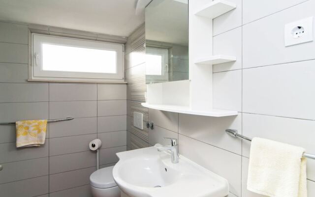 Spacious Apartment in Zecevo Rogoznicko With Terrace