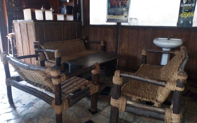 Danest Hotel And Suites