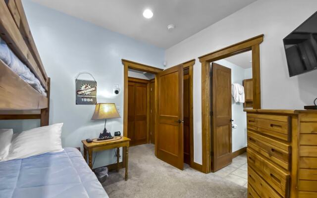 Mountain Ridge  2 Bedroom Townhouse by RedAwning