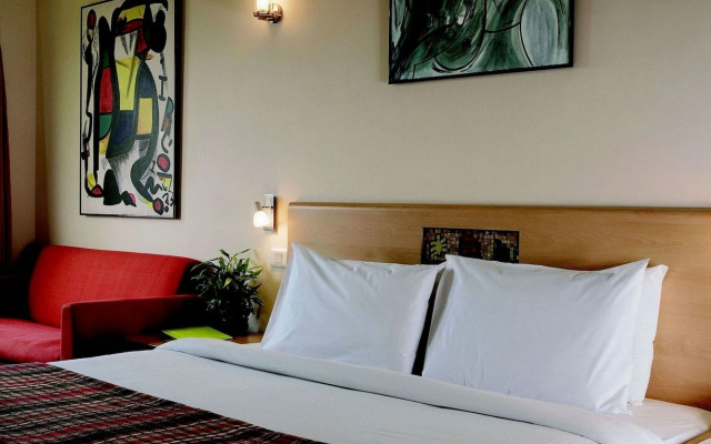 Lemon Tree Hotel, East Delhi Mall, Kaushambi