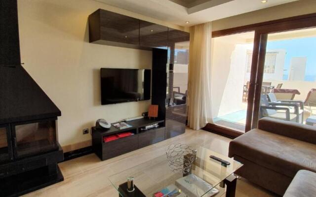 Luxury Beach Front Penthouse with own pool.BP9
