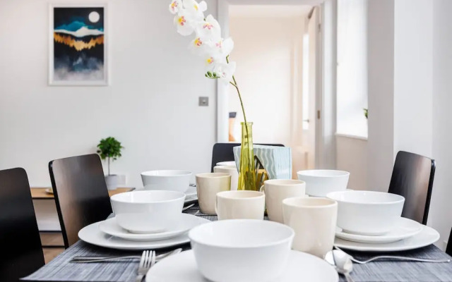 Modern 2 bed Flat in Town Centre - Free Wifi
