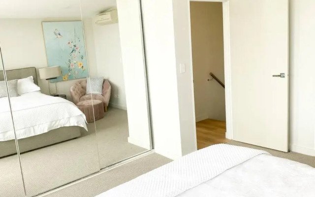 Crows Nest - Executive Penthouse - 3 Bedroom- 5km to City