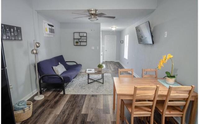 Remodeled Historic 1BR1BA House Near Downtown