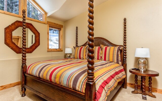 New Listing! Upscale W/ Private Hot Tub 5 Bedroom Townhouse