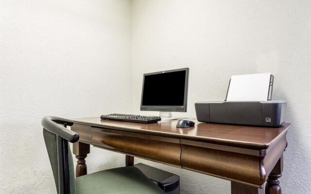 Super 8 Motel - Forsyth