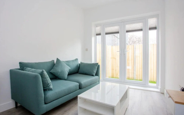 Bright 1 Bedroom Apartment in West London