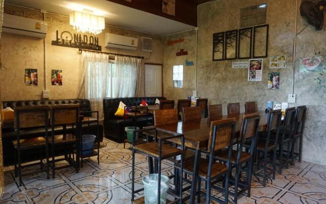 Baansuan Chomchun By Zuzu