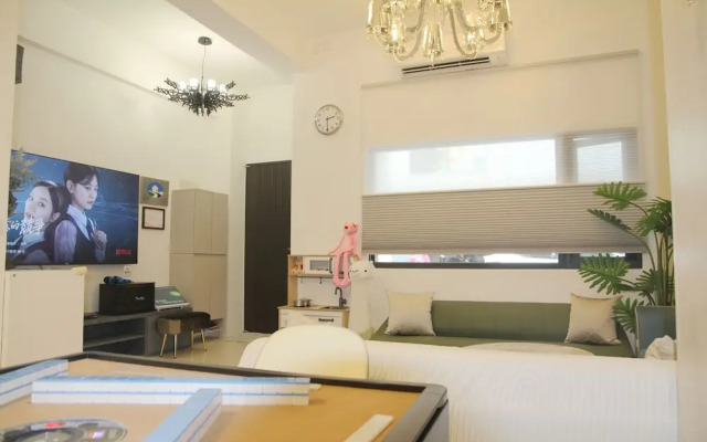Mooon House