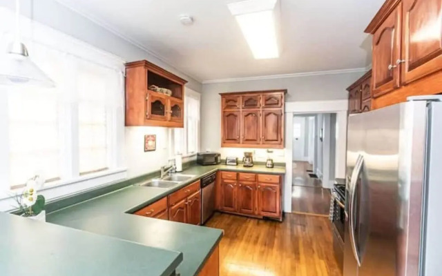 29th Street Trendy Lakeview Craftsman 8