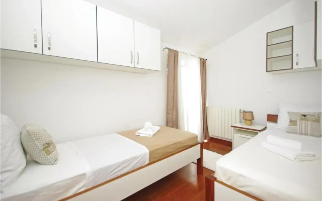Three-Bedroom Holiday Home in Zagvozd