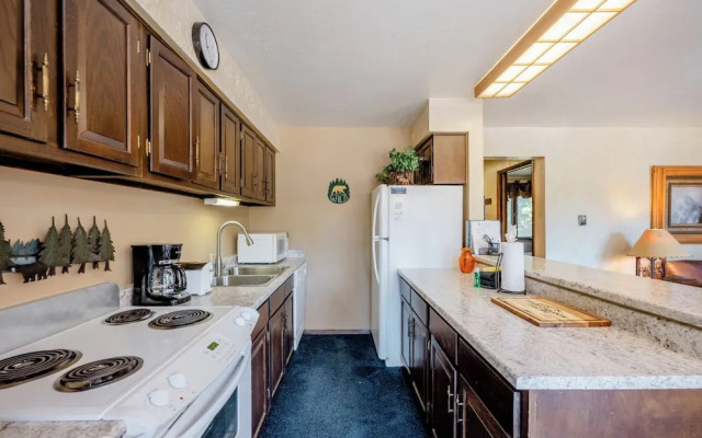 Four O'clock Lodge B14