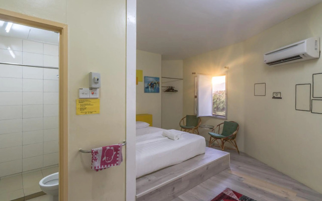 Abby Hotel By The River Town