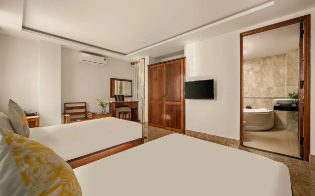 Titan Hotel