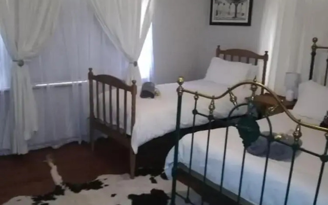 Charming 3-bed House in Beaufort West