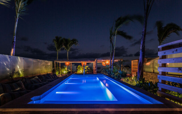 Newport House Playa Boutique Hotel - Beach Club Access
