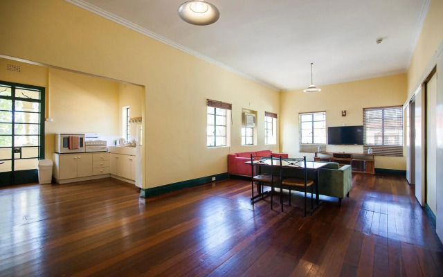 Captain Stirling Hotel