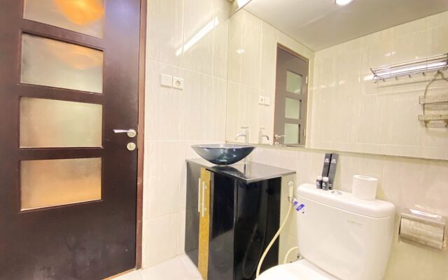 Clean And Comfy Studio Room At Tamansari La Grande Apartment