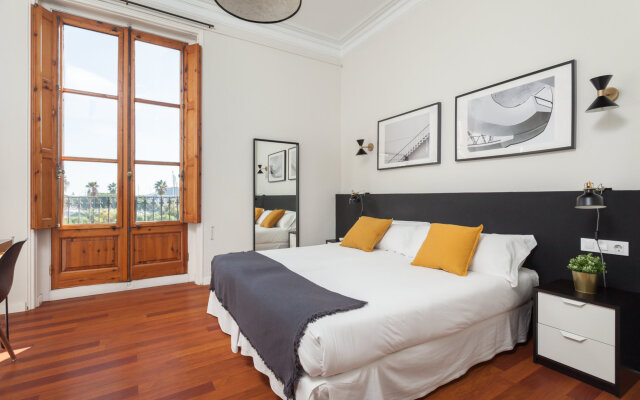 Sol in Barcelona with 2 bedrooms and 2 bathrooms