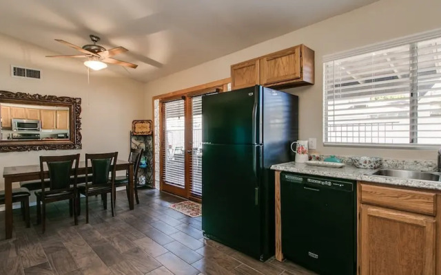 Scottsdale Kierland 3 Bdrm With Sparkling Pool!