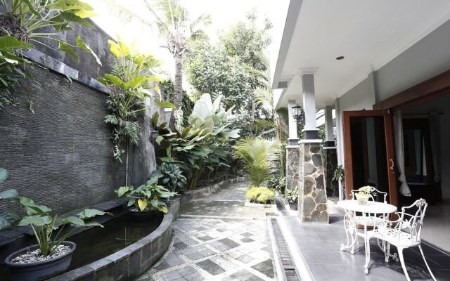 Reddoorz near Lempuyangan Station 2