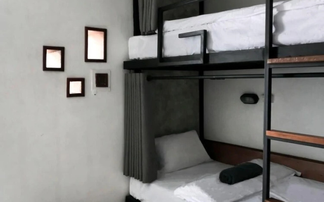 Hive Hostel - Adults Only