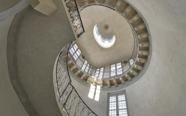 Macbeth Halldis Apartment