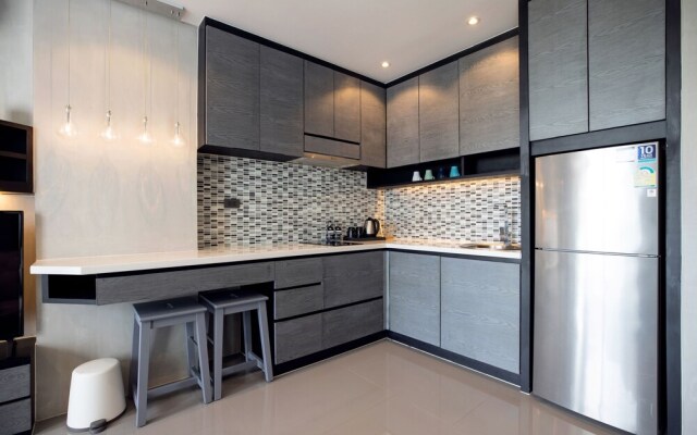 Tropical Sea View Suite B608 at Citygate