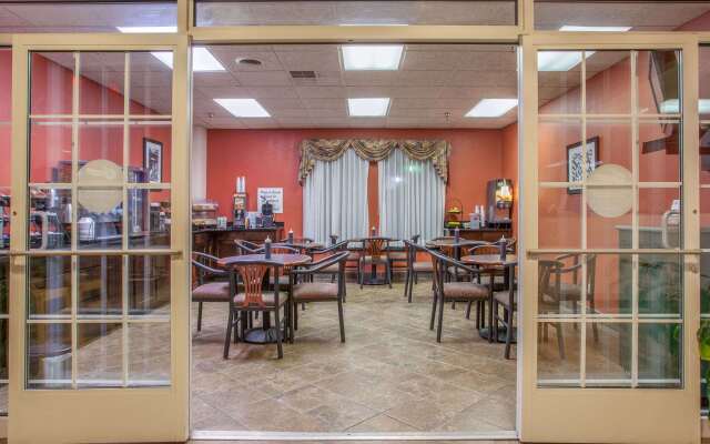 Days Inn & Suites by Wyndham Mt Pleasant