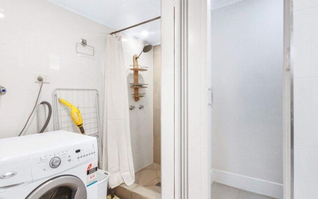 Bright 2 Bedroom Apartment in Burleigh Beach
