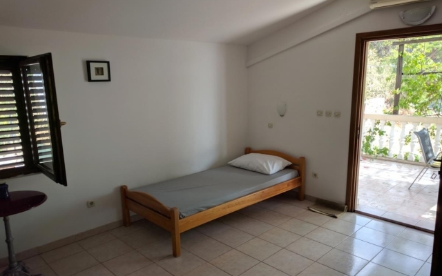Apartment Var - with nice garden: A3 Sveta Nedjelja, Island Hvar